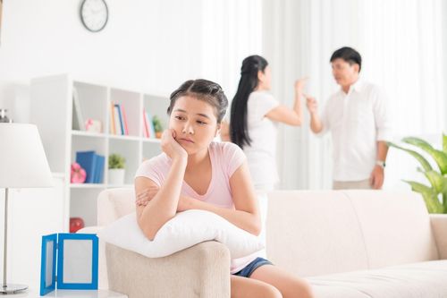 Học sinh bị sốc trước áp lực gia đình: Làm gì để chữa lành?