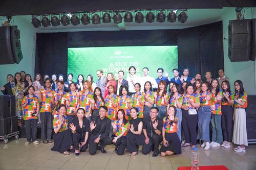 Sinh viên thi làm đẹp, thẩm mỹ trong ngày Quốc tế Phụ nữ