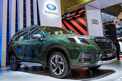 Cung cao cầu thấp, doanh nghiệp ô tô hạ giá bán