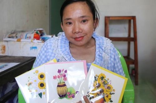 Nghị lực phi thường của người phụ nữ tí hon