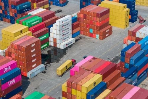 Xuất khẩu Trung Quốc tăng vọt nhờ nhu cầu từ Ấn Độ, Nga và các thị trường mới nổi