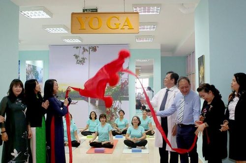 Thành lập câu lạc bộ Yoga cho bệnh nhân nữ ung thư tại bệnh viện Trung ương Huế