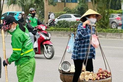 Tâm sự của những phụ nữ vất vả mưu sinh trong ngày 8/3