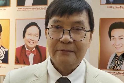 NSND Thanh Điền nhận danh hiệu NSND thay vợ: 'Cứ nhắc đến Thanh Kim Huệ là không thể nói được'