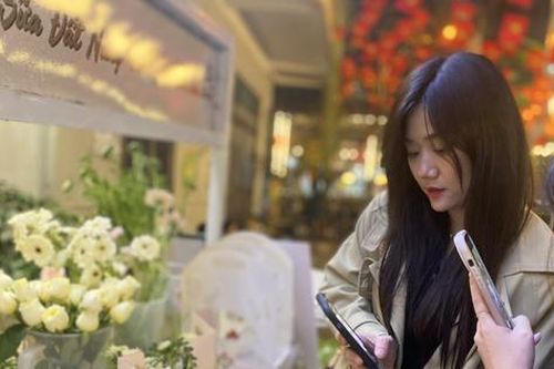 Phát sốt với set quà 'trà bánh trong hoa' dịp 8/3