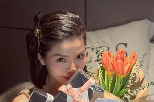 Sao Việt khoe quà 8/3