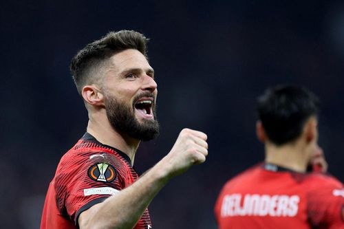 Hàng công bùng nổ, AC Milan thắng trận '4 sao'