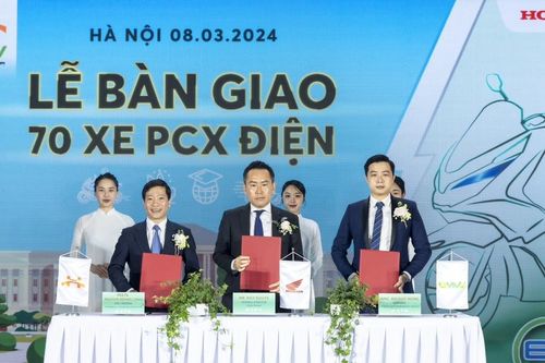 Honda Việt Nam hỗ trợ 70 xe máy điện cho trường ĐH Công nghệ Giao thông Vận tải