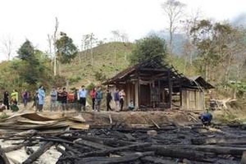 Nhà dân bị thiêu rụi do cháy lớn