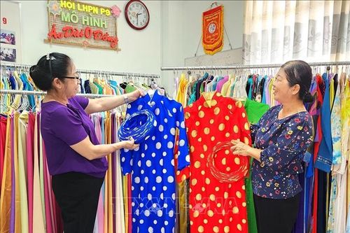 Ngày Quốc tế Phụ nữ 8/3: Thành lập mô hình tủ áo dài không đồng