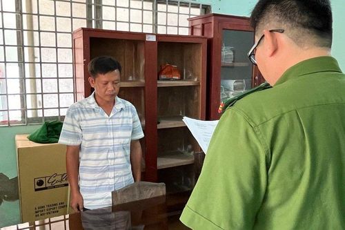 Tạm giam người đàn ông dâm ô thiếu nữ 15 tuổi