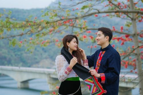 Nữ ca sĩ dân tộc Thái, Hà Thơm ra MV 'Khói lam chiều' nhân ngày 8/3