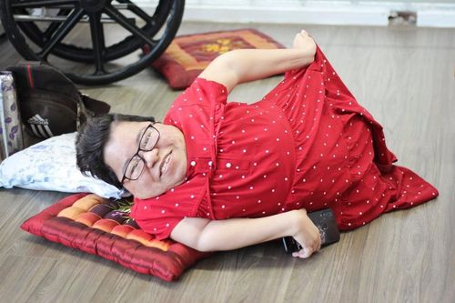 Cô giáo xương thủy tinh chưa từng đến trường, chuyện đời chuyển thể thành phim công chiếu ở Mỹ