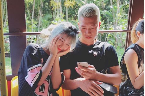 'Bản sao Hiền Hồ' phản ứng sốc vì chồng tặng 300 nghìn làm quà 8/3