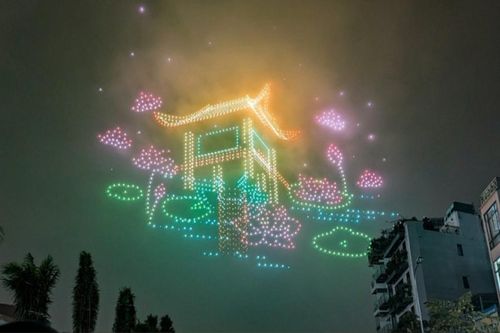 Hà Nội cấm 3 tuyến đường phục vụ đêm diễn ánh sáng bằng drone ở Hồ Tây 9/3