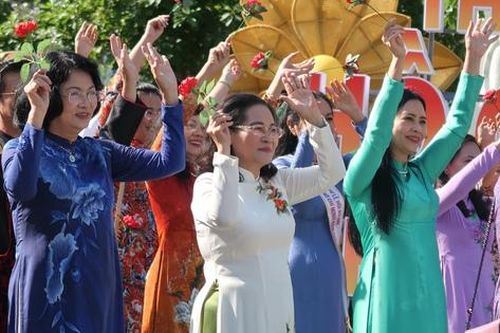 TPHCM: Hơn 5.000 chị em phụ nữ đồng diễn áo dài trong Ngày 8/3