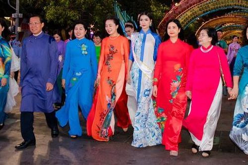 Hoa hậu Nguyễn Thanh Hà: Tự tin nhất khi diện áo dài