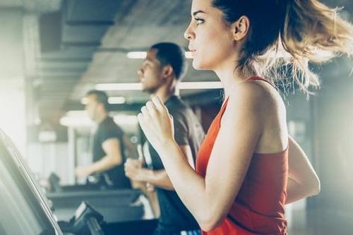Tập thể dục trong khi nhịn ăn gián đoạn: Có lợi hay hại?
