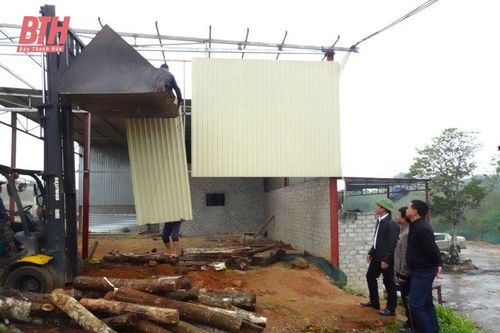 Tháo dỡ xưởng băm keo trái phép