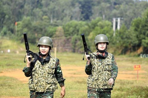 Những 'bông hồng thép'