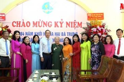 Phó Bí thư Thường trực Tỉnh ủy An Giang Lê Văn Nưng chúc mừng Hội LHPN tỉnh An Giang nhân ngày 8/3