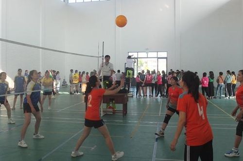 Gần 200 vận động viên tham giải bóng chuyền hơi nữ