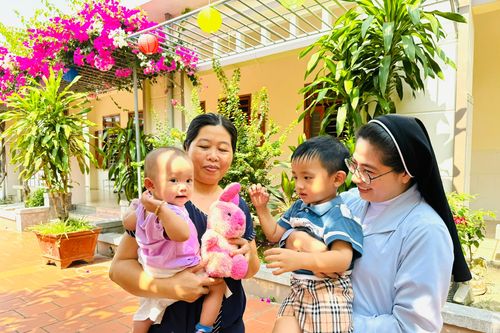 Những người mẹ đặc biệt
