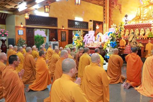 Chư Tăng TP.Thủ Đức Bố-tát chung đầu năm Giáp Thìn tại tu viện Phước Minh