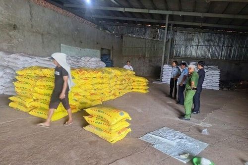 An Giang: Tạm giữ 65 tấn phân bón vi phạm nhãn hàng hóa