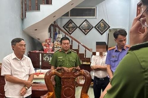 Bắt tạm giam nguyên Phó Chủ tịch huyện và Giám đốc văn phòng đăng ký đất đai