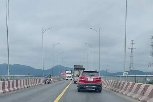 Cứu sống nam thanh niên nhảy cầu tự tử vì áp lực thua lỗ chứng khoán