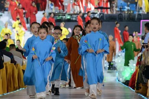 Hơn 5000 người tham gia đêm khai mạc Lễ hội Áo dài