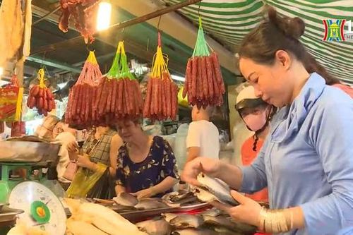 Hơn 40% người tiêu dùng cắt giảm mua sắm