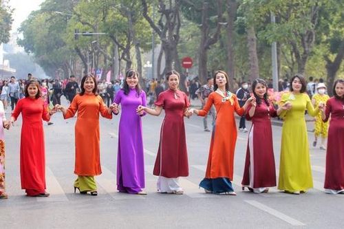 Nét đẹp trong trang phục phụ nữ Thủ đô
