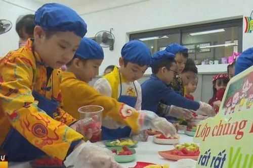 Trao gửi yêu thương đến một nửa thế giới