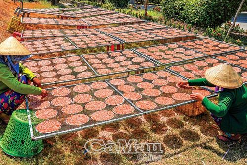 Bánh tráng cá cơm xứ Hòn