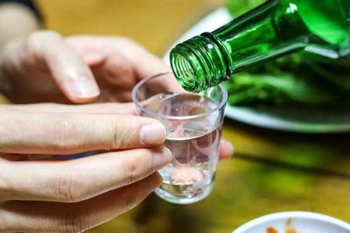 Uống nhiều rượu có làm ấm cơ thể?