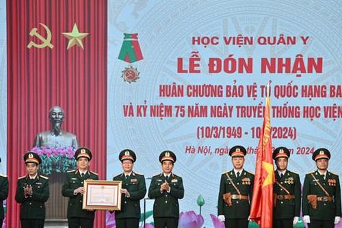 Học viện Quân y đón nhận Huân chương Bảo vệ Tổ quốc hạng Ba