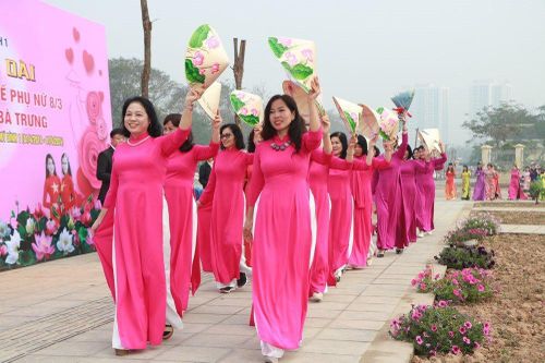 Sôi nổi hoạt động chào mừng Ngày 8-3