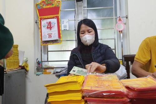 Bí mật sau câu chuyện viết sớ khấn ở đền Trần Nam Định: Lệnh, bùa bán như rau với giá không rẻ