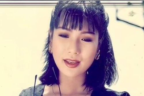 Á hậu vừa được Chủ tịch nước trao tặng NSND: Giữ chức vụ cao, được chồng tặng biệt thự, kim cương