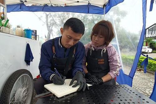 Quán cà phê đặc biệt của vợ chồng câm điếc bẩm sinh