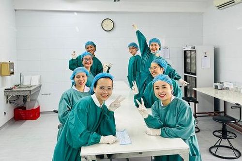 Những 'bóng hồng' thầm lặng vì sức khỏe người bệnh