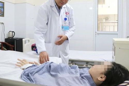 Nữ sinh lớp 8 bị ngã từ tầng 4 xuống sân trường hiện sức khỏe ra sao?