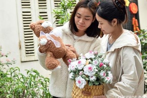 Hoa 'bất tử' - Món quà ưa thích của giới trẻ ngày Quốc tế Phụ nữ 8/3