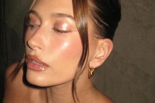 Xu hướng makeup hứa hẹn khuấy đảo Hè này: Vibe sương sương gợi cảm