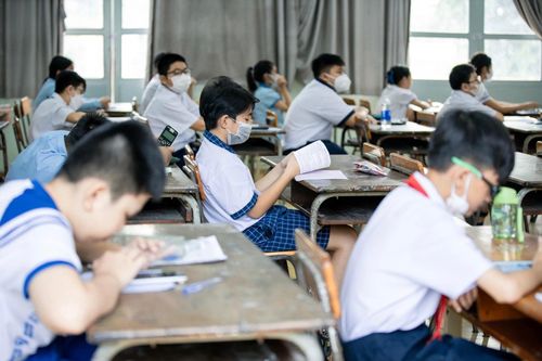 Sao phụ huynh phải khóc khi trường Ams dừng tuyển sinh lớp 6?