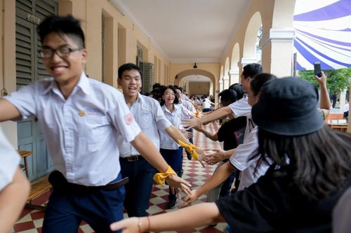 Học sinh 8X, 9X làm gì, chơi gì thời chưa có Facebook, TikTok?