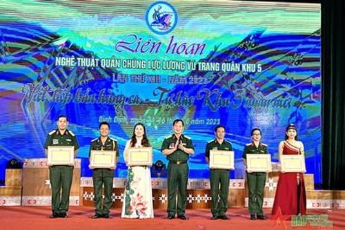 Trọn vẹn hai vai