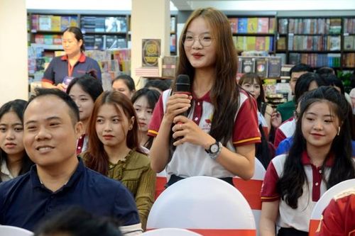 Nữ sinh Trường Đại học Công nghệ Miền Đông tham dự tọa đàm Phụ nữ và Tự do: Thay đổi tư duy, thay đổi cuộc đời